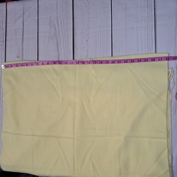2 FOR 20 SALE Liz Claiborne Pastel Yellow Scarf - Picture 2 of 3
